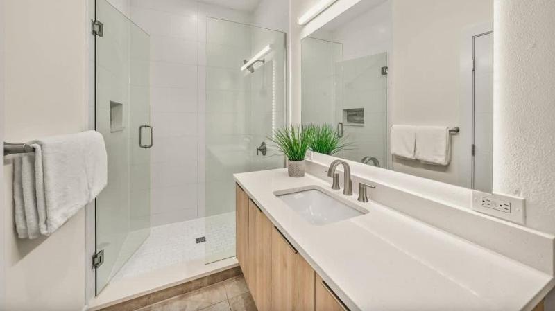 Top Deck Estate - image 8