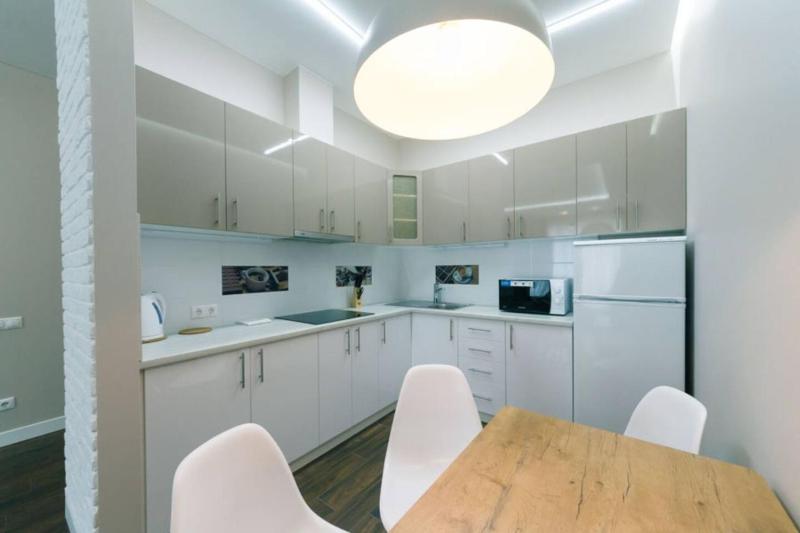 Apartment with a beautiful view in a new house in the center - image 2