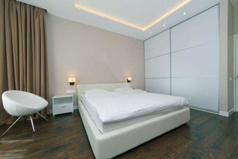 Apartment with a beautiful view in a new house in the center - image 11