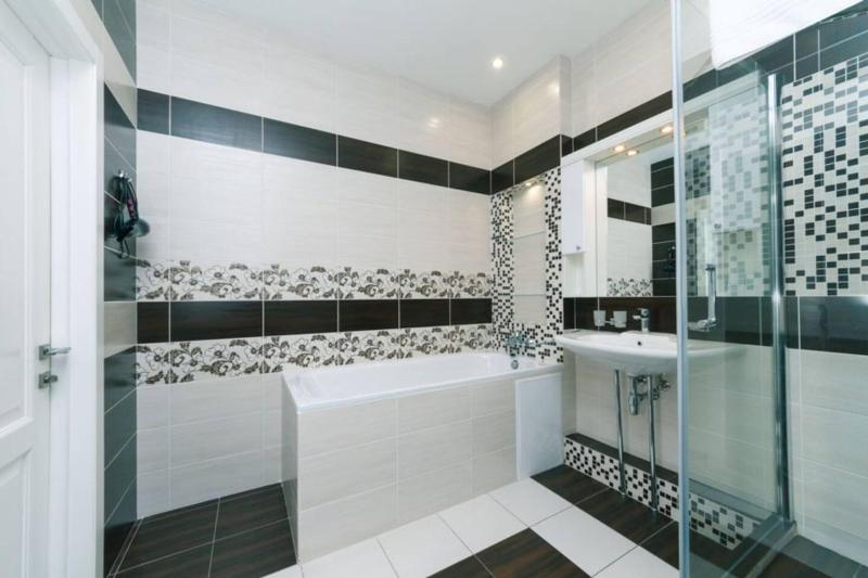 Apartment with a beautiful view in a new house in the center - image 9