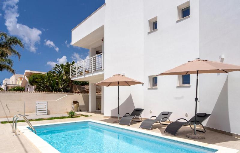 Stunning Apartment In Marzamemi - image 1