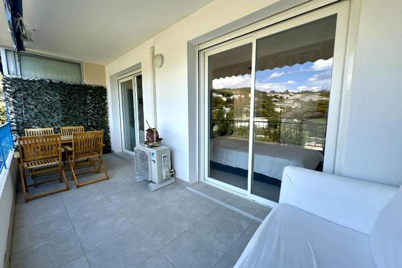 Cozy apartment with terrace in Cannes - image 9