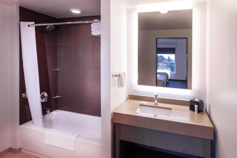 Hyatt House Seattle Downtown - image 2
