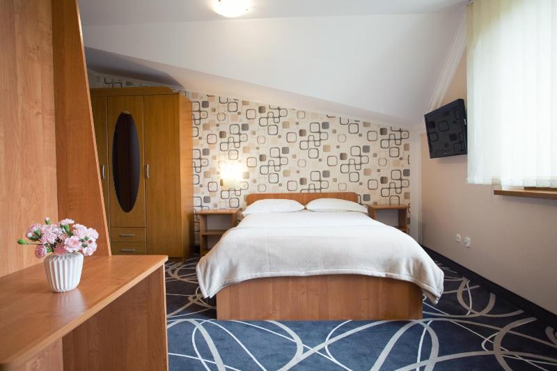 Double Room image 3