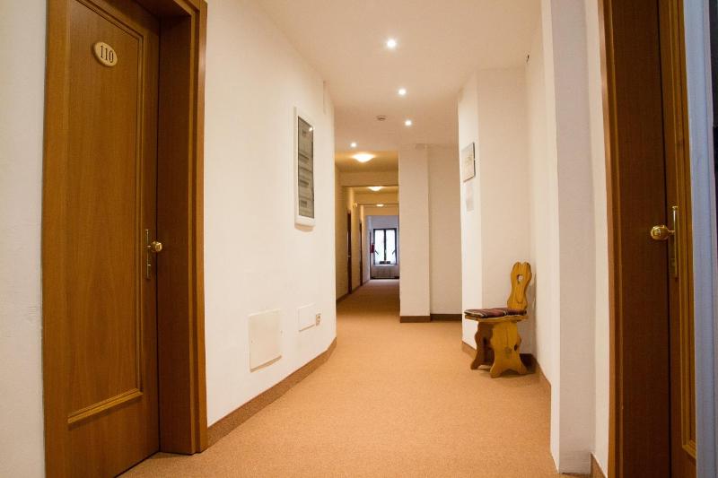 Large Single Room with French bed image 3