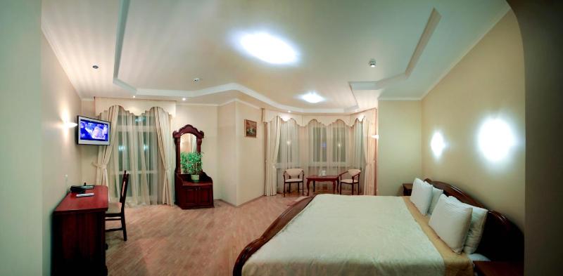 One-Bedroom Suite image 2