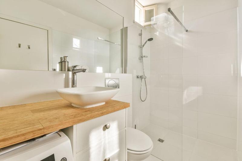 Modern loft at the heart of Museum district with free bikes or Audi up request - image 11