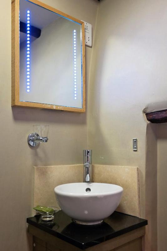 Double or Twin Room with Shower image 4