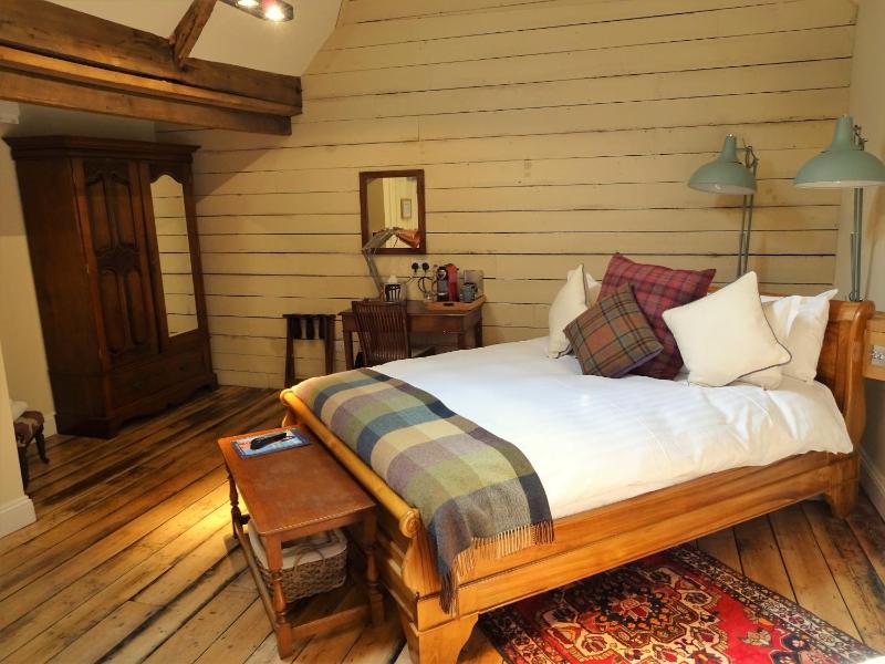 Deluxe King Room image 2
