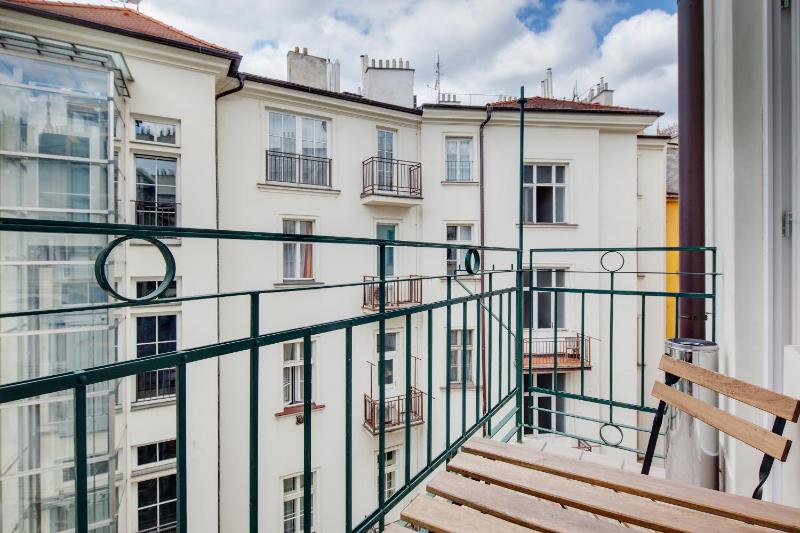 Apartment with Terrace (6 Adults) image 4