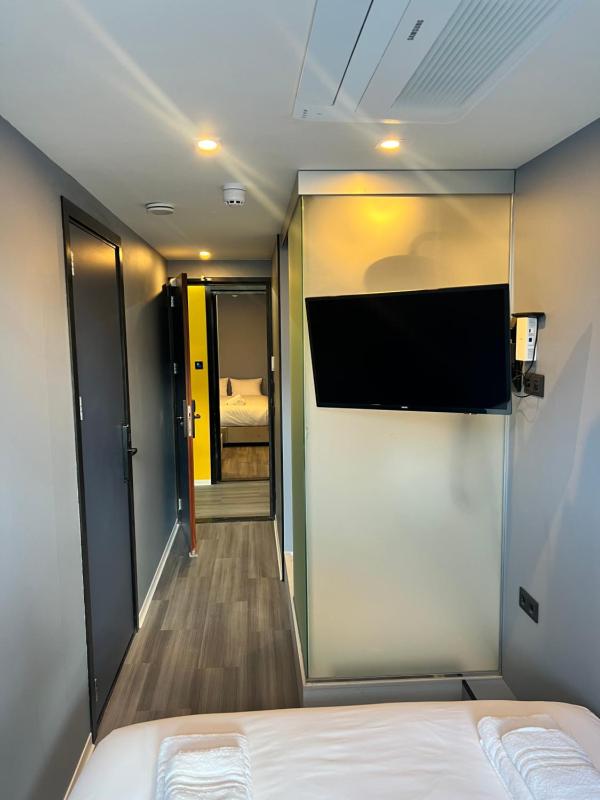 The Hyve Budget Hotel Rotterdam - image 2