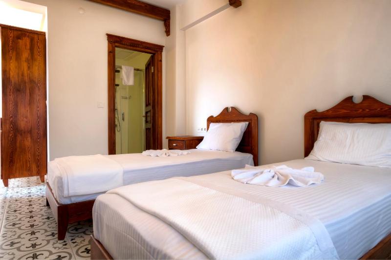 Deluxe Room image 3