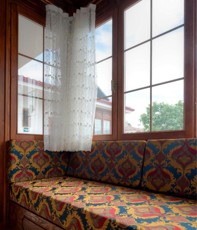 Family Room image 4