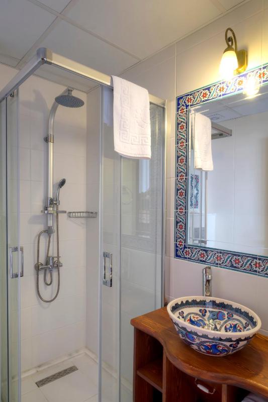 Deluxe Room image 2