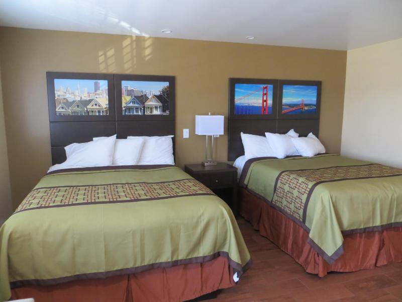 Queen Room with Two Queen Beds image 2