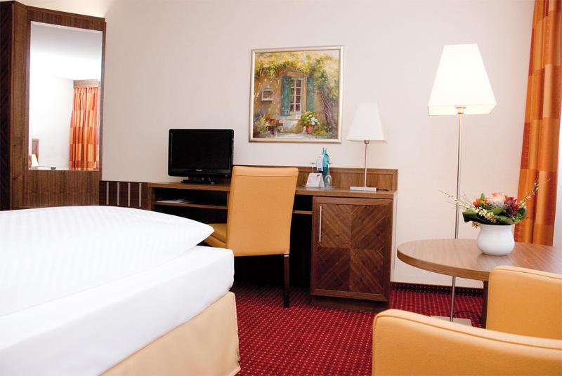 Double or Twin Room image 4