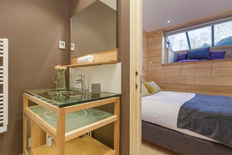 Chalets Bonheur 6BR Sauna Sleeps 10 - Happy Rentals - image 11