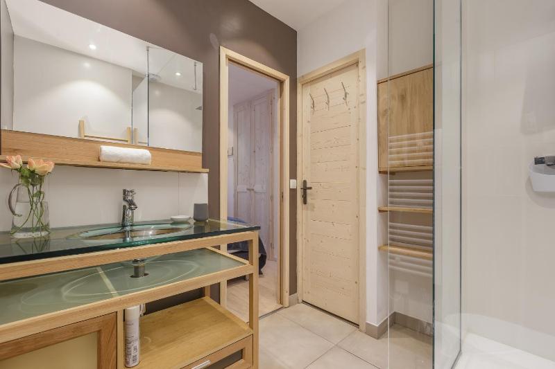 Chalets Bonheur 6BR Sauna Sleeps 10 - Happy Rentals - image 4