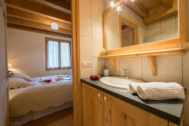 Chalets Bonheur 6BR Sauna Sleeps 10 - Happy Rentals - image 26