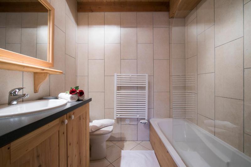 Chalets Bonheur 6BR Sauna Sleeps 10 - Happy Rentals - image 20