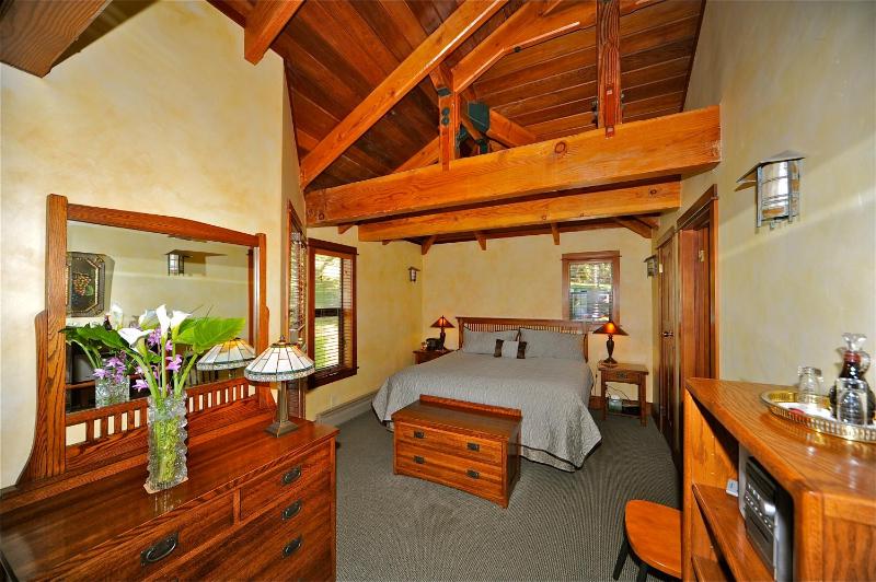 King Suite with Ocean View - Pet Friendly image 3
