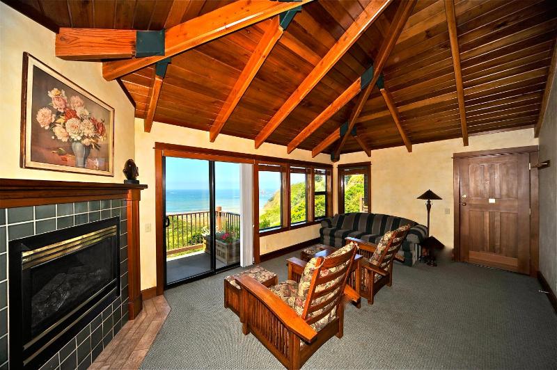 King Suite with Ocean View - Pet Friendly image 2