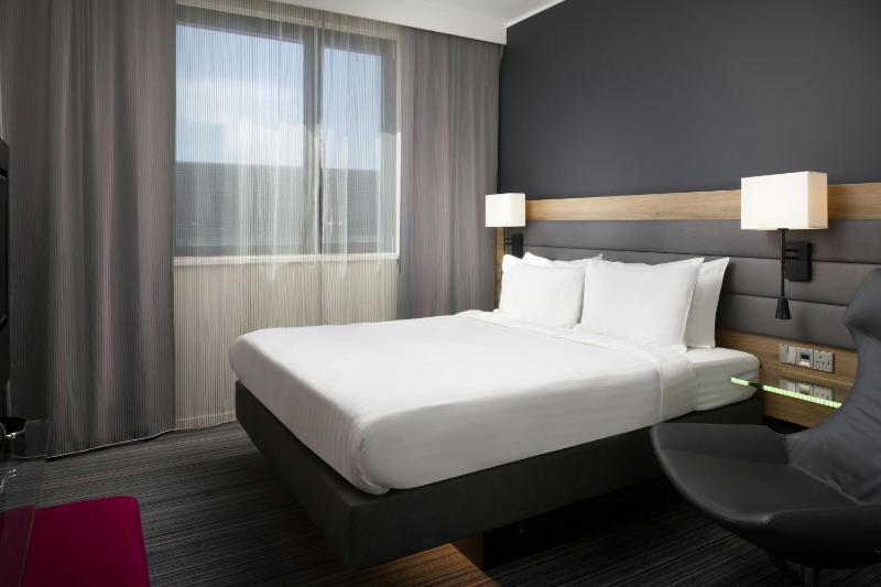 Moxy Southampton - image 42