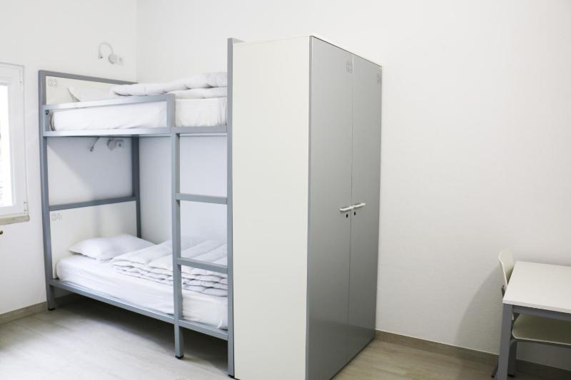 Female Quadruple Room with Shared Bathroom image 4