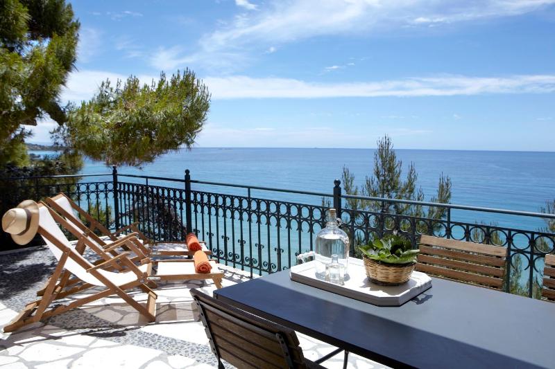 Avra Private Suites - image 38