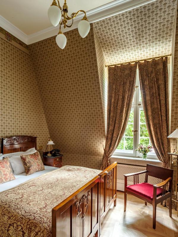 Executive King Room image 4