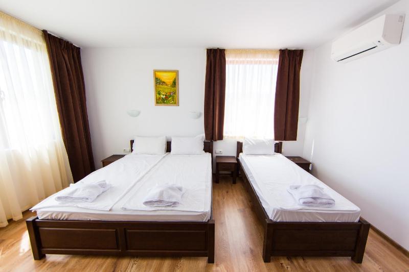 Triple Room with Mountain View image 3