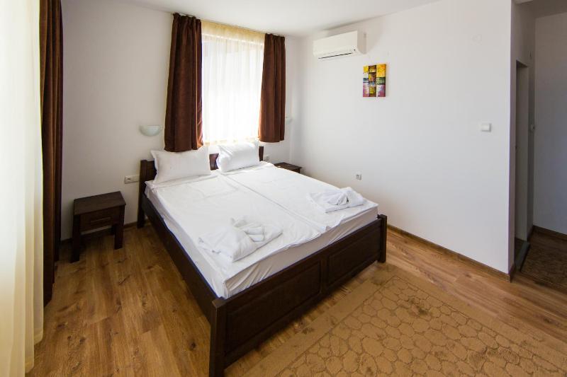 Double Room image 2