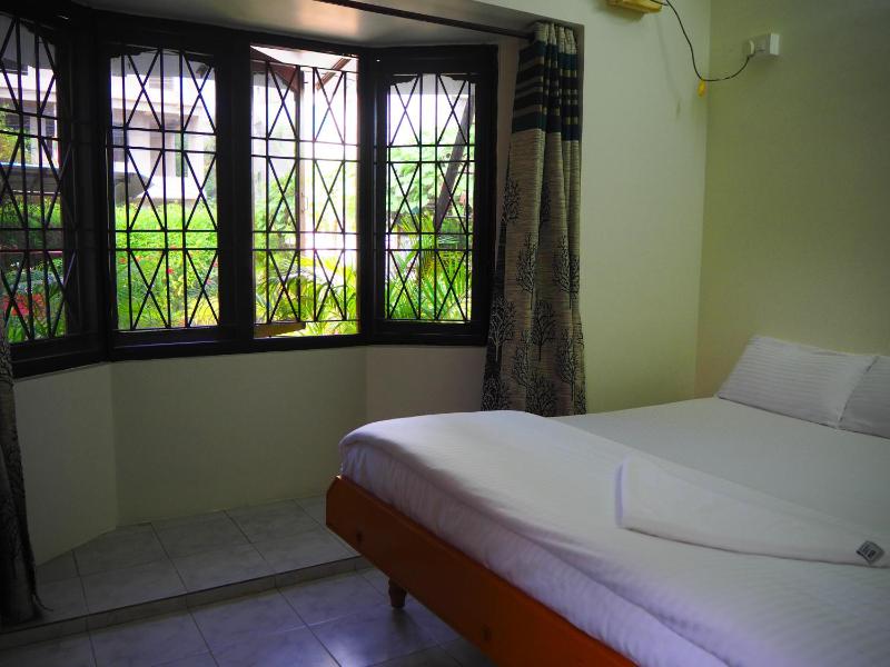 Garden Villa 43 by Tirupati Homestay Free Breakfast Near Taj hotel Posh location Close proximity to restaurants Alipiri flyover - image 2