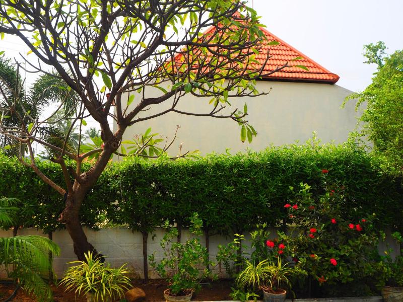 Garden Villa 43 by Tirupati Homestay Free Breakfast Near Taj hotel Posh location Close proximity to restaurants Alipiri flyover - image 6