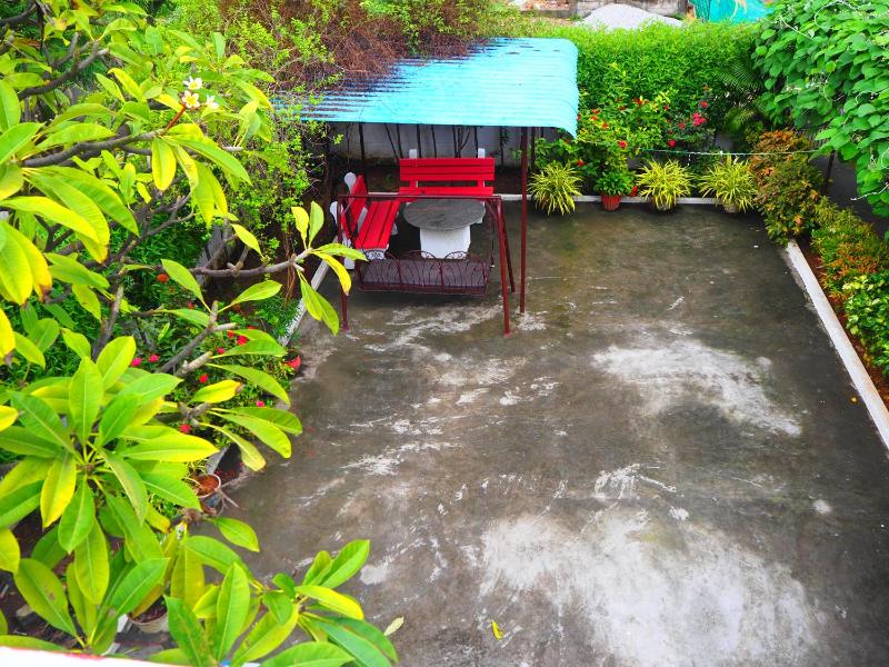 Garden Villa 43 by Tirupati Homestay Free Breakfast Near Taj hotel Posh location Close proximity to restaurants Alipiri flyover - image 4