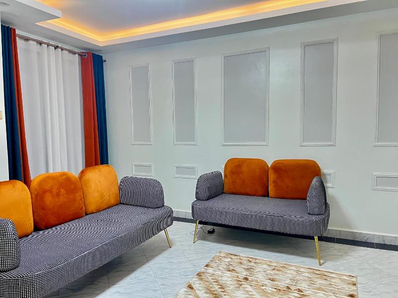 Modern 2- Bedroom Apartment for Long Stays - image 10