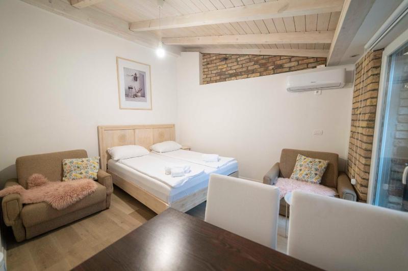 Legend Suites - image 5