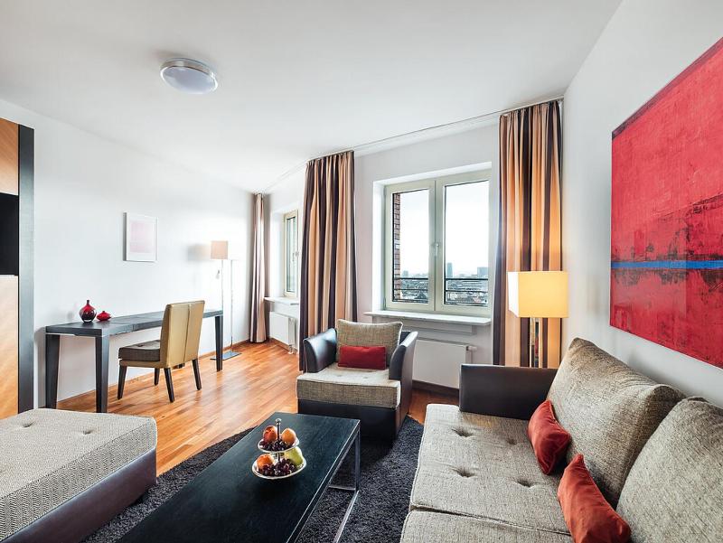 Main Plaza Suite Tower - image 16