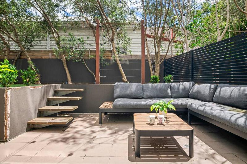 Richmond Oasis - Private Courtyard near MCG & Cafés - image 10