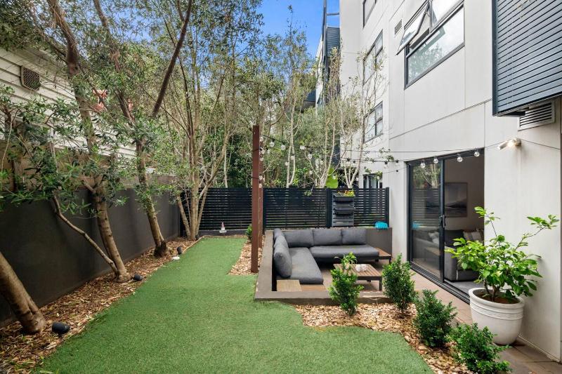 Richmond Oasis - Private Courtyard near MCG & Cafés - image 15