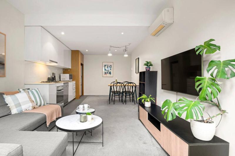 Richmond Oasis - Private Courtyard near MCG & Cafés - image 11