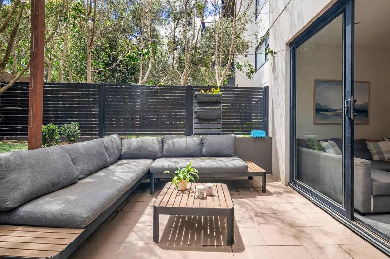 Richmond Oasis - Private Courtyard near MCG & Cafés - image 4