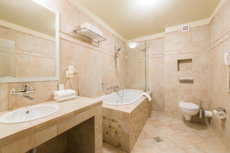 Executive Suite image 4