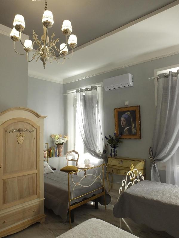 Deluxe Quadruple Room image 3