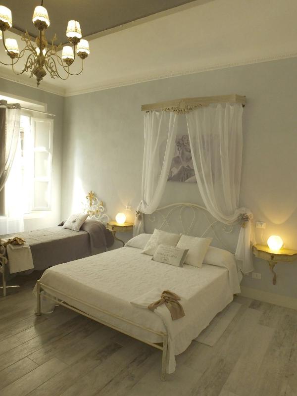 Deluxe Quadruple Room image 2
