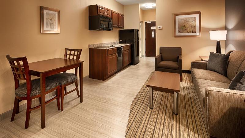 King Suite with Kitchen - Mobility Access/Non-Smoking image 4