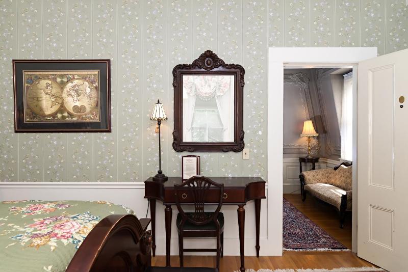 Duke Room image 2