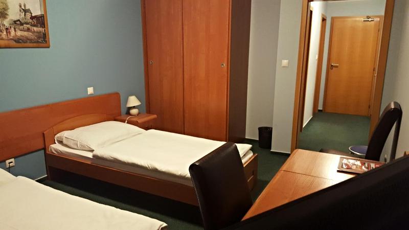 Twin Room with Balcony image 2