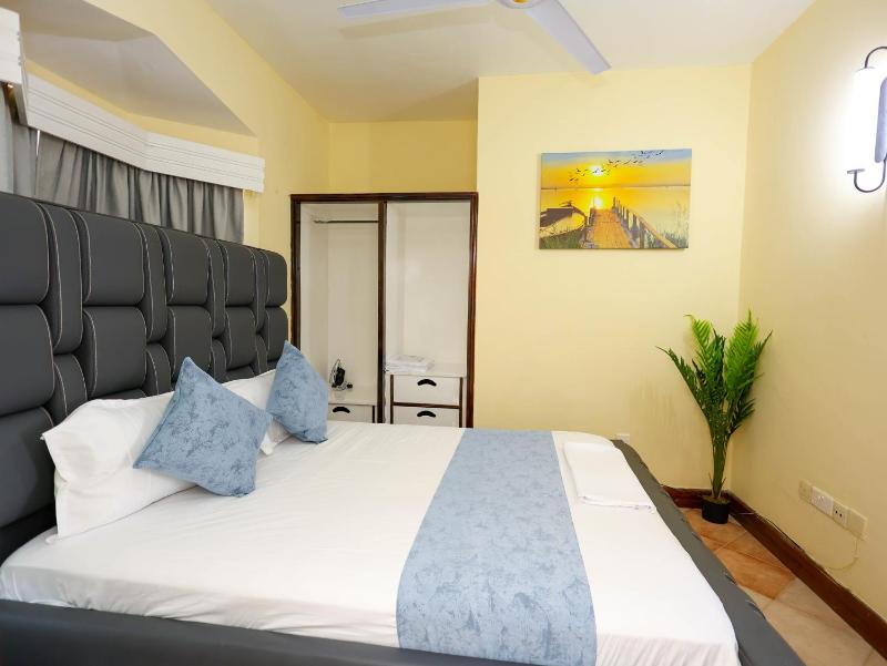 Cosy 1 BR with Swimming Pool & Garden & 25 Mins to Airport - C04 - image 3