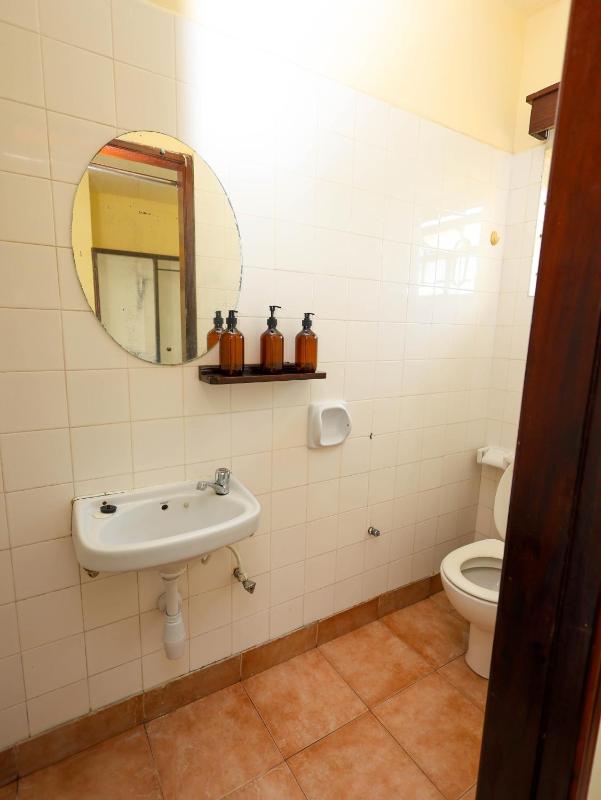 Cosy 1 BR with Swimming Pool & Garden & 25 Mins to Airport - C04 - image 10